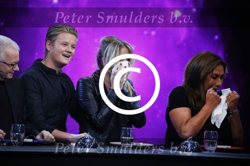 Aalsmeer 20 november 2015
Sabia Boulahrouz zwanger in het programma Mindmasters van SBS6.
Mindmasters Live, Uri Geller, Walter Rolfo, Patty Brard  Wolter Kroes Jochem v Gelder Peter R de Vries Boer geile Geert Monique Smit Patty Brard Kay nambiar en K# Lisa Michels. Kim LIan v d Meij presenteert het in studio Aalsmeer.