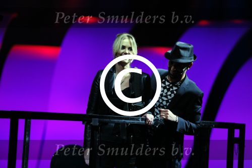 Aalsmeer 20 november 2015
Sabia Boulahrouz zwanger in het programma Mindmasters van SBS6.
Mindmasters Live, Uri Geller, Walter Rolfo, Patty Brard  Wolter Kroes Jochem v Gelder Peter R de Vries Boer geile Geert Monique Smit Patty Brard Kay nambiar en K# Lisa Michels. Kim LIan v d Meij presenteert het in studio Aalsmeer.