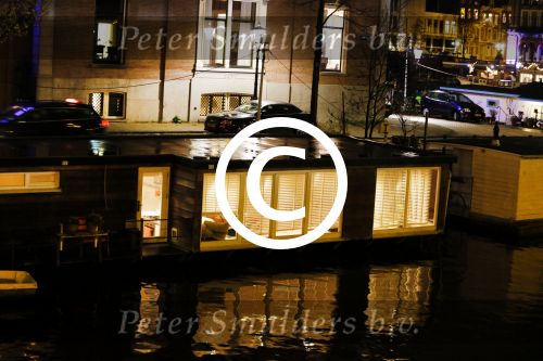 Amsterdam 20 november 2015 
De woonboot / woonark van Noortje Gerlaar vdie te koop staat