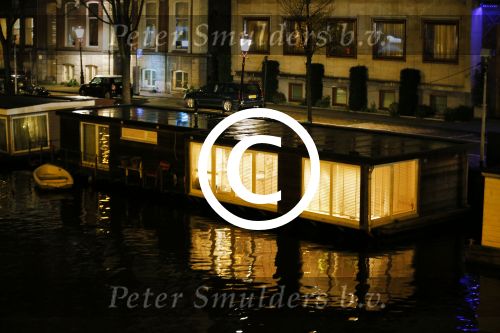Amsterdam 20 november 2015 
De woonboot / woonark van Noortje Gerlaar vdie te koop staat