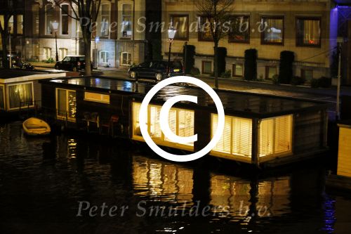 Amsterdam 20 november 2015 
De woonboot / woonark van Noortje Gerlaar vdie te koop staat
