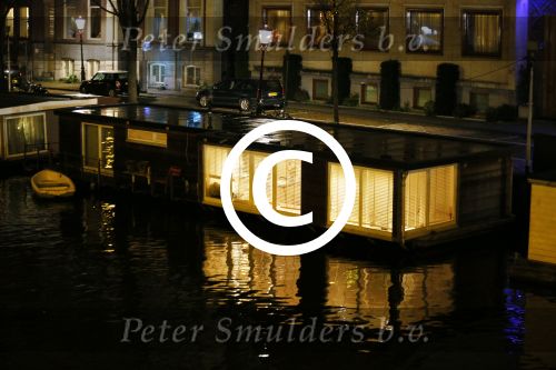 Amsterdam 20 november 2015 
De woonboot / woonark van Noortje Gerlaar vdie te koop staat