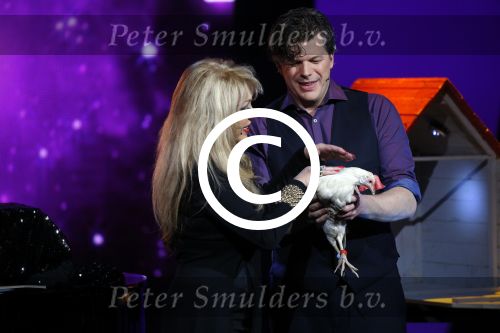Aalsmeer 20 november 2015
Sabia Boulahrouz zwanger in het programma Mindmasters van SBS6.
Mindmasters Live, Uri Geller, Walter Rolfo, Patty Brard  Wolter Kroes Jochem v Gelder Peter R de Vries Boer geile Geert Monique Smit Patty Brard Kay nambiar en K# Lisa Michels. Kim LIan v d Meij presenteert het in studio Aalsmeer.