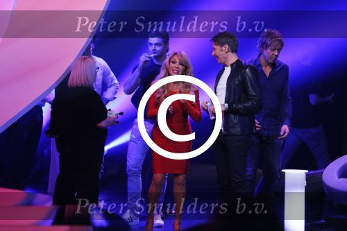 Aalsmeer 27 november 20152e en laatste aflevering van sbs6 programma mindmasters met oa Peter R de Vries Sabia Boulahrouz Patty Brard Patricia Paay Boer Geert en Maarten v d Weijden. Kim Lian v d Meij presenteert het programma. Wegens tegenvallende kijkcijfers werd het programma na twee afleveringen van de tv gehaald. sabia haar drie kinderen Katharina Amaya en Daamin waren aanwezig met de tante (aupair) van Sabia. Patricia met op achtergrond haar vriend
