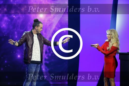 Aalsmeer 27 november 20152e en laatste aflevering van sbs6 programma mindmasters met oa Peter R de Vries Sabia Boulahrouz Patty Brard Patricia Paay Boer Geert en Maarten v d Weijden. Kim Lian v d Meij presenteert het programma. Wegens tegenvallende kijkcijfers werd het programma na twee afleveringen van de tv gehaald. sabia haar drie kinderen Katharina Amaya en Daamin waren aanwezig met de tante (aupair) van Sabia