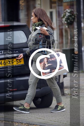 Amsterdam 18 november 2015
Patty Brard doet boodschappen in haar patmobile
