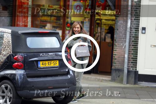 Amsterdam 18 november 2015
Patty Brard doet boodschappen in haar patmobile