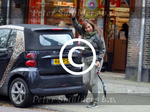 Amsterdam 18 november 2015
Patty Brard doet boodschappen in haar patmobile