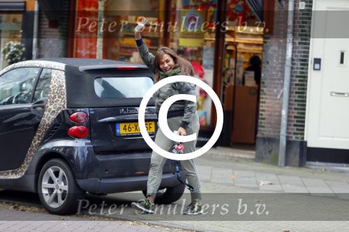 Amsterdam 18 november 2015
Patty Brard doet boodschappen in haar patmobile
