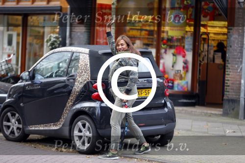Amsterdam 18 november 2015
Patty Brard doet boodschappen in haar patmobile