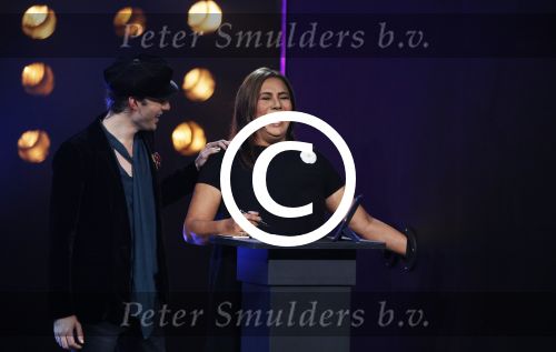 Aalsmeer 20 november 2015
Sabia Boulahrouz zwanger in het programma Mindmasters van SBS6.
Mindmasters Live, Uri Geller, Walter Rolfo, Patty Brard  Wolter Kroes Jochem v Gelder Peter R de Vries Boer geile Geert Monique Smit Patty Brard Kay nambiar en K# Lisa Michels. Kim LIan v d Meij presenteert het in studio Aalsmeer.