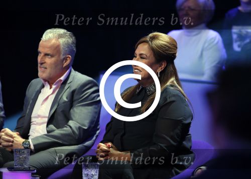 Aalsmeer 27 november 20152e en laatste aflevering van sbs6 programma mindmasters met oa Peter R de Vries Sabia Boulahrouz Patty Brard Patricia Paay Boer Geert en Maarten v d Weijden. Kim Lian v d Meij presenteert het programma. Wegens tegenvallende kijkcijfers werd het programma na twee afleveringen van de tv gehaald. sabia haar drie kinderen Katharina Amaya en Daamin waren aanwezig met de tante (aupair) van Sabia
