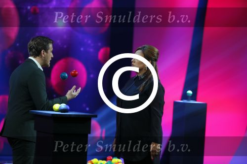 Aalsmeer 27 november 20152e en laatste aflevering van sbs6 programma mindmasters met oa Peter R de Vries Sabia Boulahrouz Patty Brard Patricia Paay Boer Geert en Maarten v d Weijden. Kim Lian v d Meij presenteert het programma. Wegens tegenvallende kijkcijfers werd het programma na twee afleveringen van de tv gehaald. sabia haar drie kinderen Katharina Amaya en Daamin waren aanwezig met de tante (aupair) van Sabia