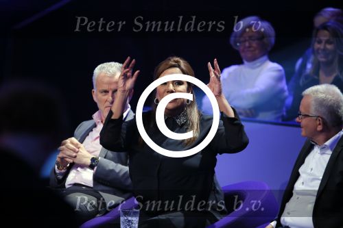 Aalsmeer 27 november 20152e en laatste aflevering van sbs6 programma mindmasters met oa Peter R de Vries Sabia Boulahrouz Patty Brard Patricia Paay Boer Geert en Maarten v d Weijden. Kim Lian v d Meij presenteert het programma. Wegens tegenvallende kijkcijfers werd het programma na twee afleveringen van de tv gehaald. sabia haar drie kinderen Katharina Amaya en Daamin waren aanwezig met de tante (aupair) van Sabia