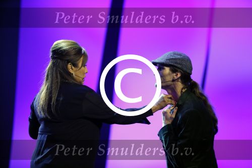 Aalsmeer 27 november 20152e en laatste aflevering van sbs6 programma mindmasters met oa Peter R de Vries Sabia Boulahrouz Patty Brard Patricia Paay Boer Geert en Maarten v d Weijden. Kim Lian v d Meij presenteert het programma. Wegens tegenvallende kijkcijfers werd het programma na twee afleveringen van de tv gehaald. sabia haar drie kinderen Katharina Amaya en Daamin waren aanwezig met de tante (aupair) van Sabia
