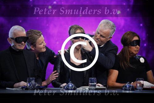 Aalsmeer 20 november 2015
Sabia Boulahrouz zwanger in het programma Mindmasters van SBS6.
Mindmasters Live, Uri Geller, Walter Rolfo, Patty Brard  Wolter Kroes Jochem v Gelder Peter R de Vries Boer geile Geert Monique Smit Patty Brard Kay nambiar en K# Lisa Michels. Kim LIan v d Meij presenteert het in studio Aalsmeer.