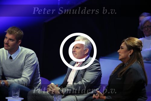 Aalsmeer 27 november 20152e en laatste aflevering van sbs6 programma mindmasters met oa Peter R de Vries Sabia Boulahrouz Patty Brard Patricia Paay Boer Geert en Maarten v d Weijden. Kim Lian v d Meij presenteert het programma. Wegens tegenvallende kijkcijfers werd het programma na twee afleveringen van de tv gehaald. sabia haar drie kinderen Katharina Amaya en Daamin waren aanwezig met de tante (aupair) van Sabia
