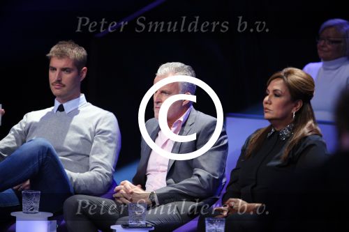 Aalsmeer 27 november 20152e en laatste aflevering van sbs6 programma mindmasters met oa Peter R de Vries Sabia Boulahrouz Patty Brard Patricia Paay Boer Geert en Maarten v d Weijden. Kim Lian v d Meij presenteert het programma. Wegens tegenvallende kijkcijfers werd het programma na twee afleveringen van de tv gehaald. sabia haar drie kinderen Katharina Amaya en Daamin waren aanwezig met de tante (aupair) van Sabia