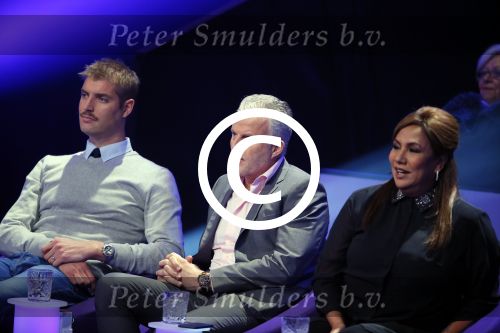 Aalsmeer 27 november 20152e en laatste aflevering van sbs6 programma mindmasters met oa Peter R de Vries Sabia Boulahrouz Patty Brard Patricia Paay Boer Geert en Maarten v d Weijden. Kim Lian v d Meij presenteert het programma. Wegens tegenvallende kijkcijfers werd het programma na twee afleveringen van de tv gehaald. sabia haar drie kinderen Katharina Amaya en Daamin waren aanwezig met de tante (aupair) van Sabia