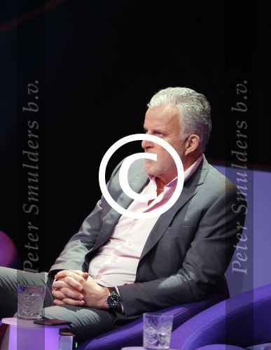 Aalsmeer 27 november 20152e en laatste aflevering van sbs6 programma mindmasters met oa Peter R de Vries Sabia Boulahrouz Patty Brard Patricia Paay Boer Geert en Maarten v d Weijden. Kim Lian v d Meij presenteert het programma. Wegens tegenvallende kijkcijfers werd het programma na twee afleveringen van de tv gehaald. sabia haar drie kinderen Katharina Amaya en Daamin waren aanwezig met de tante (aupair) van Sabia