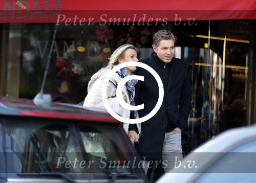 Amsterdam 28 november 2015 
Pieter v d Hoogenband met zijn vriendin Marie JosÃ© Crooijmans op de cornelis schuytstraat