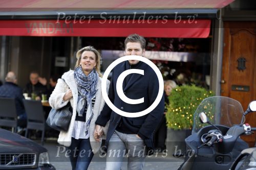 Amsterdam 28 november 2015 
Pieter v d Hoogenband met zijn vriendin Marie JosÃ© Crooijmans op de cornelis schuytstraat