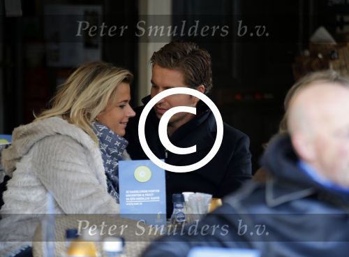 Amsterdam 28 november 2015 
Pieter v d Hoogenband met zijn vriendin Marie JosÃ© Crooijmans op de cornelis schuytstraat