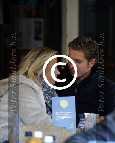 Amsterdam 28 november 2015 
Pieter v d Hoogenband met zijn vriendin Marie JosÃ© Crooijmans op de cornelis schuytstraat