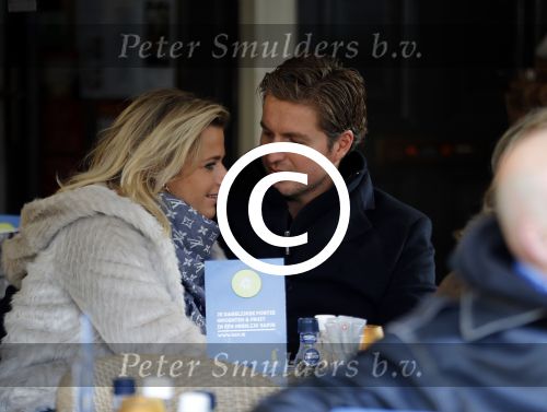 Amsterdam 28 november 2015 
Pieter v d Hoogenband met zijn vriendin Marie JosÃ© Crooijmans op de cornelis schuytstraat