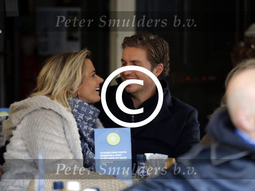 Amsterdam 28 november 2015 
Pieter v d Hoogenband met zijn vriendin Marie JosÃ© Crooijmans op de cornelis schuytstraat