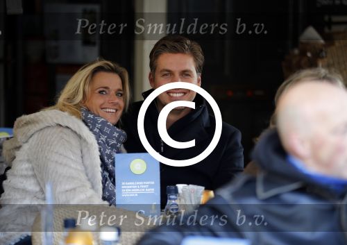 Amsterdam 28 november 2015 
Pieter v d Hoogenband met zijn vriendin Marie JosÃ© Crooijmans op de cornelis schuytstraat