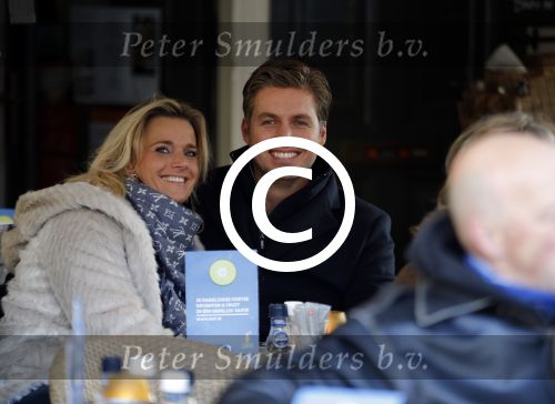 Amsterdam 28 november 2015 
Pieter v d Hoogenband met zijn vriendin Marie JosÃ© Crooijmans op de cornelis schuytstraat