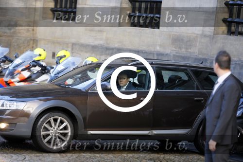 Amsterdam 25 november 2015 
Prins Constantijn arriveert bij het paleis op de dam in zijn auto (audi A6 allroad)