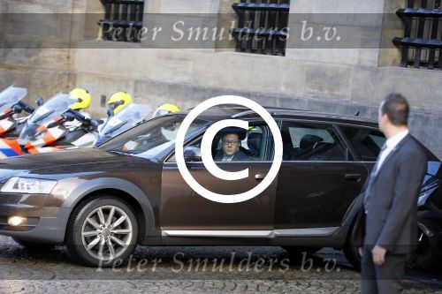 Amsterdam 25 november 2015 
Prins Constantijn arriveert bij het paleis op de dam in zijn auto (audi A6 allroad)