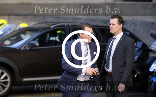 Amsterdam 25 november 2015 
Prins Constantijn arriveert bij het paleis op de dam in zijn auto (audi A6 allroad)