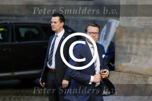 Amsterdam 25 november 2015 
Prins Constantijn arriveert bij het paleis op de dam in zijn auto (audi A6 allroad)