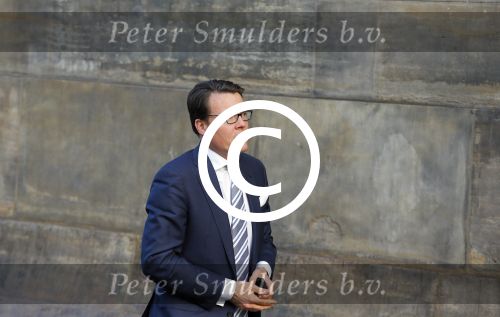 Amsterdam 25 november 2015 
Prins Constantijn arriveert bij het paleis op de dam in zijn auto (audi A6 allroad)