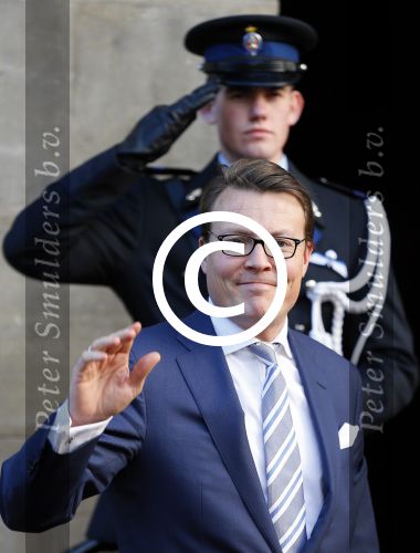 Amsterdam 25 november 2015 
Prins Constantijn arriveert bij het paleis op de dam in zijn auto (audi A6 allroad)