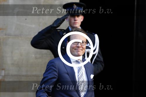 Amsterdam 25 november 2015 
Prins Constantijn arriveert bij het paleis op de dam in zijn auto (audi A6 allroad)
