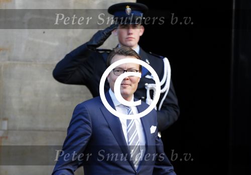 Amsterdam 25 november 2015 
Prins Constantijn arriveert bij het paleis op de dam in zijn auto (audi A6 allroad)