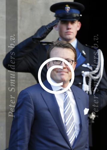 Amsterdam 25 november 2015 
Prins Constantijn arriveert bij het paleis op de dam in zijn auto (audi A6 allroad)