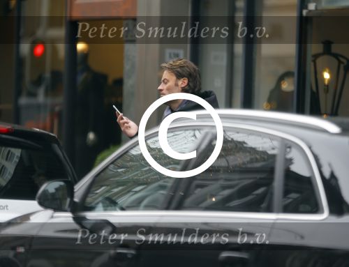 Amsterdam 20 november 2015 
Gigi Ravelle met haar vriend Roger Hodenius aan het winkelen.