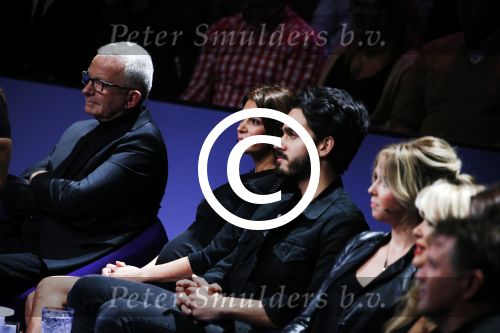 Aalsmeer 20 november 2015
Sabia Boulahrouz zwanger in het programma Mindmasters van SBS6.
Mindmasters Live, Uri Geller, Walter Rolfo, Patty Brard  Wolter Kroes Jochem v Gelder Peter R de Vries Boer geile Geert Monique Smit Patty Brard Kay nambiar en K# Lisa Michels. Kim LIan v d Meij presenteert het in studio Aalsmeer. Sabia met Manager