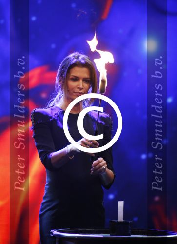 Aalsmeer 20 november 2015
Sabia Boulahrouz zwanger in het programma Mindmasters van SBS6.
Mindmasters Live, Uri Geller, Walter Rolfo, Patty Brard  Wolter Kroes Jochem v Gelder Peter R de Vries Boer geile Geert Monique Smit Patty Brard Kay nambiar en K# Lisa Michels. Kim LIan v d Meij presenteert het in studio Aalsmeer.