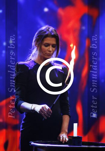 Aalsmeer 20 november 2015
Sabia Boulahrouz zwanger in het programma Mindmasters van SBS6.
Mindmasters Live, Uri Geller, Walter Rolfo, Patty Brard  Wolter Kroes Jochem v Gelder Peter R de Vries Boer geile Geert Monique Smit Patty Brard Kay nambiar en K# Lisa Michels. Kim LIan v d Meij presenteert het in studio Aalsmeer.