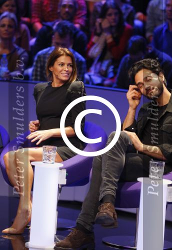 Aalsmeer 20 november 2015
Sabia Boulahrouz zwanger in het programma Mindmasters van SBS6.
Mindmasters Live, Uri Geller, Walter Rolfo, Patty Brard  Wolter Kroes Jochem v Gelder Peter R de Vries Boer geile Geert Monique Smit Patty Brard Kay nambiar en K# Lisa Michels. Kim LIan v d Meij presenteert het in studio Aalsmeer.