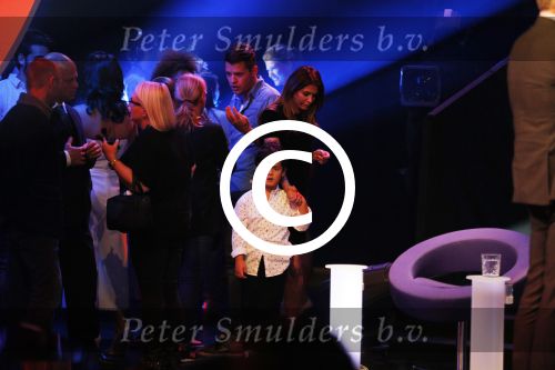 Aalsmeer 27 november 20152e en laatste aflevering van sbs6 programma mindmasters met oa Peter R de Vries Sabia Boulahrouz Patty Brard Patricia Paay Boer Geert en Maarten v d Weijden. Kim Lian v d Meij presenteert het programma. Wegens tegenvallende kijkcijfers werd het programma na twee afleveringen van de tv gehaald. sabia haar drie kinderen Katharina Amaya en Daamin waren aanwezig met de tante (aupair) van Sabia