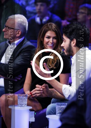 Aalsmeer 27 november 20152e en laatste aflevering van sbs6 programma mindmasters met oa Peter R de Vries Sabia Boulahrouz Patty Brard Patricia Paay Boer Geert en Maarten v d Weijden. Kim Lian v d Meij presenteert het programma. Wegens tegenvallende kijkcijfers werd het programma na twee afleveringen van de tv gehaald. sabia haar drie kinderen Katharina Amaya en Daamin waren aanwezig met de tante (aupair) van Sabia