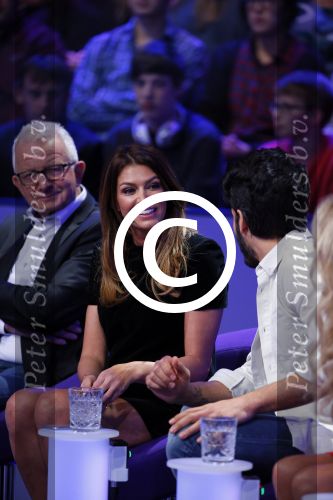 Aalsmeer 27 november 20152e en laatste aflevering van sbs6 programma mindmasters met oa Peter R de Vries Sabia Boulahrouz Patty Brard Patricia Paay Boer Geert en Maarten v d Weijden. Kim Lian v d Meij presenteert het programma. Wegens tegenvallende kijkcijfers werd het programma na twee afleveringen van de tv gehaald. sabia haar drie kinderen Katharina Amaya en Daamin waren aanwezig met de tante (aupair) van Sabia