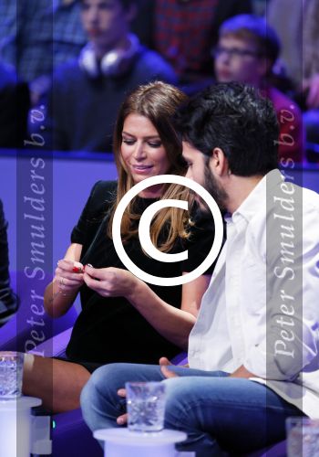 Aalsmeer 27 november 20152e en laatste aflevering van sbs6 programma mindmasters met oa Peter R de Vries Sabia Boulahrouz Patty Brard Patricia Paay Boer Geert en Maarten v d Weijden. Kim Lian v d Meij presenteert het programma. Wegens tegenvallende kijkcijfers werd het programma na twee afleveringen van de tv gehaald. sabia haar drie kinderen Katharina Amaya en Daamin waren aanwezig met de tante (aupair) van Sabia
